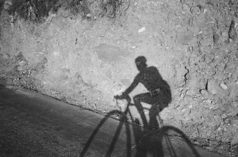 The length of my shadow tells me the day is 'a endin'...