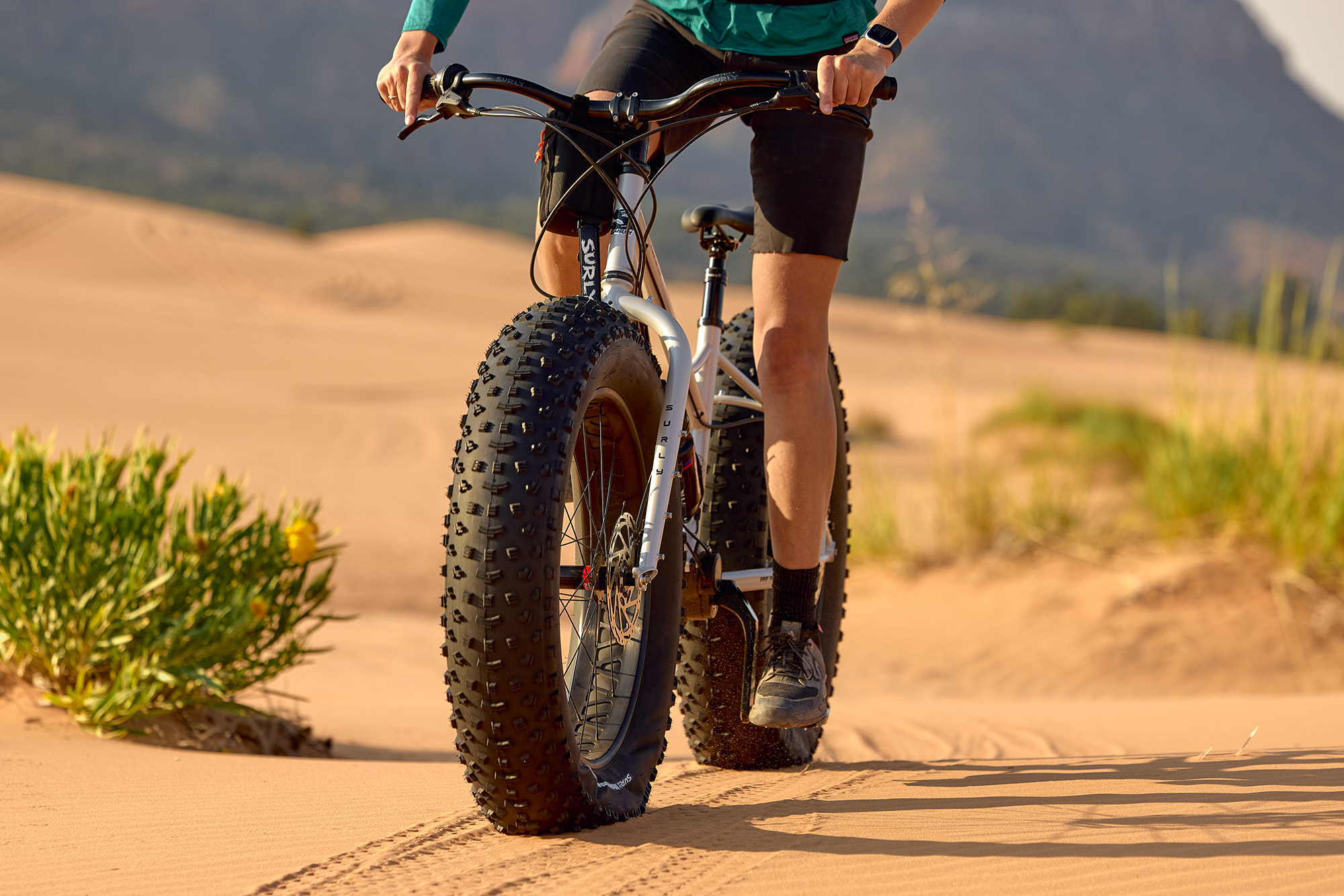 The All-New Surly Moonlander Has 6.2″ Tires and a Pinion Gearbox