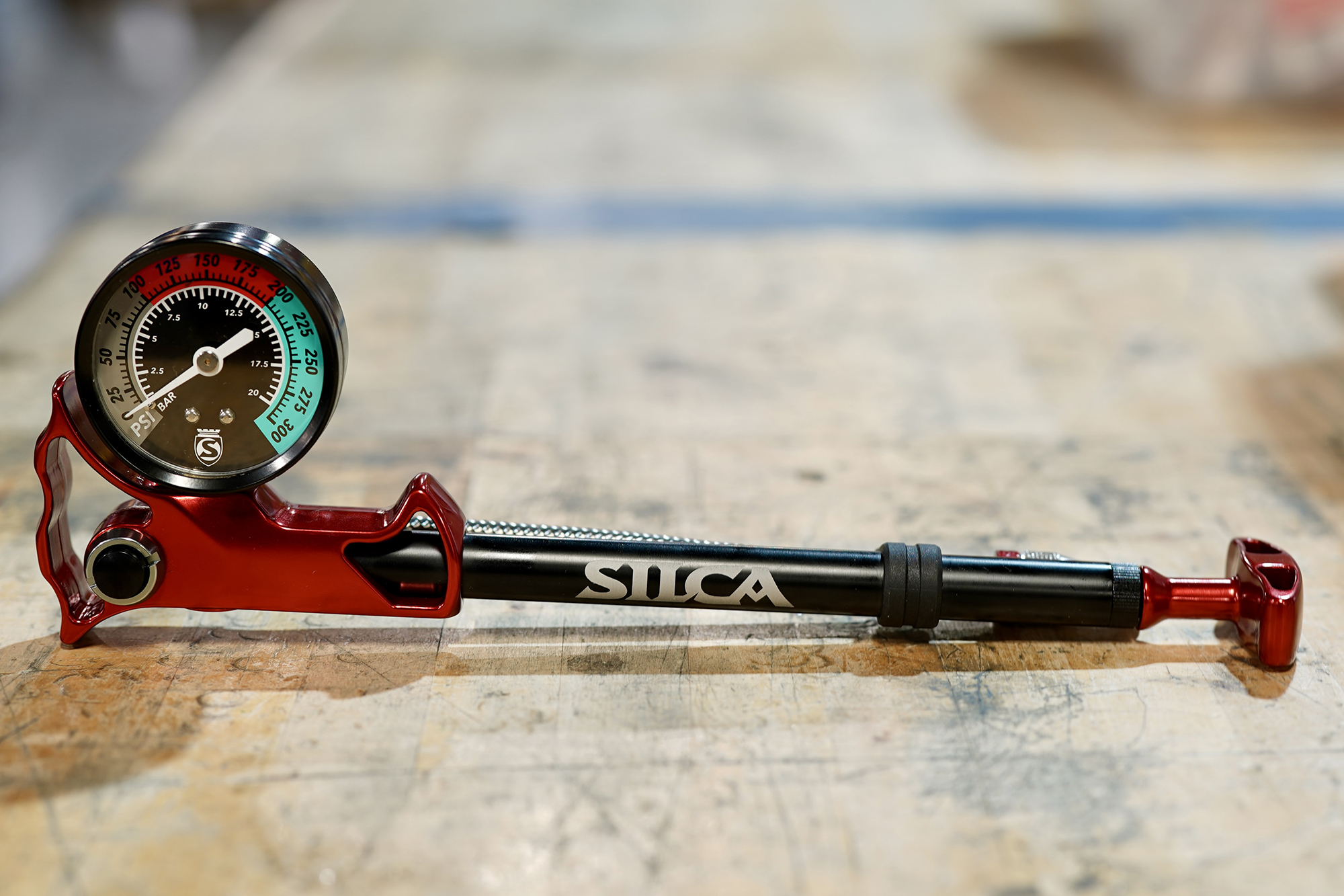 The Silca Ultimate Shock Pump Features a Zero Loss Chuck | The